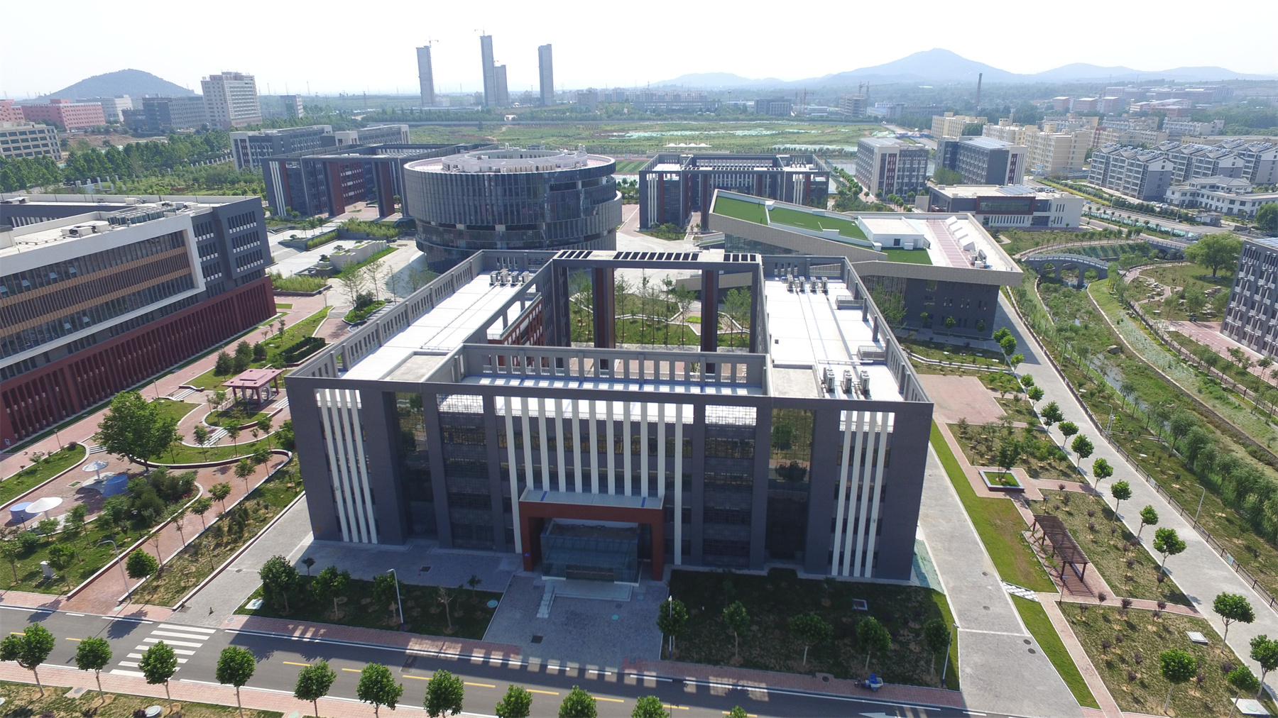 泰安一中新城校区教学楼（泰山杯、省优质结构、省安全文明工地）